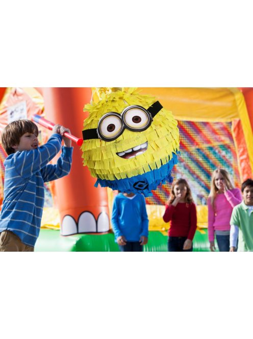 Sárga Minyon formájú tölthető pinyáta Gru tematikájú szülinapi bulira