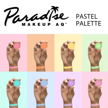 Modell nyitott Mehron Paradise AQ Pastel palettával, nyolc pasztell színnel és ecseNyolc kerek pasztell festékbetét a fekete Mehron Paradise AQ palettábanttel készülő arcfestéssel
