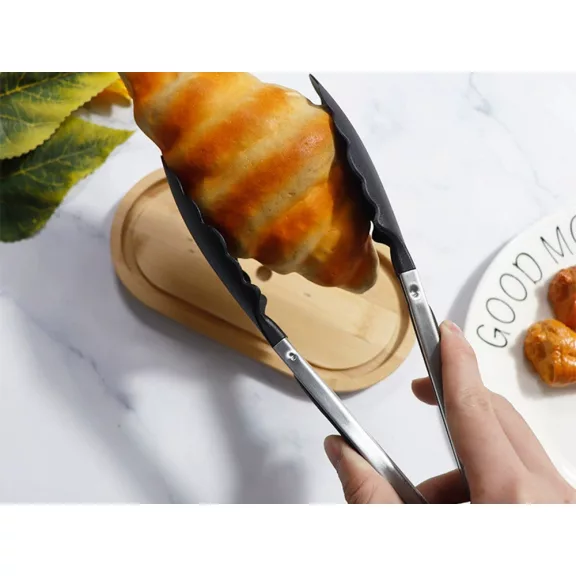 Modern szilikon főzőeszköz készlet spatulával, merőkanállal, fogóval és habverővel