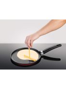 Palacsinta forgató lapát tésztakenő hengerrel a palacsinták és omlettek egyenletes eloszlatásához és forgatásához.