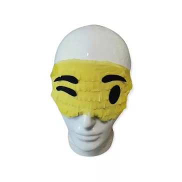 Szemfedő, takaró Pinatához kacsintó Smiley