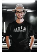 Dobos Evolúció póló, 100% pamut, humoros zenész ajándék, dobverő, zenei témában az MK Kreatív webáruháztól.