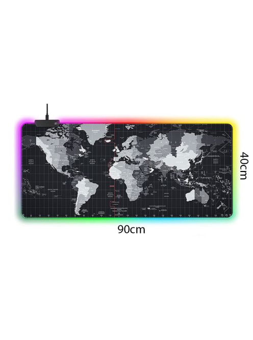 XXXL méretű világító gamer egérpad térkép designnal, LED világítással egy gamer asztalon