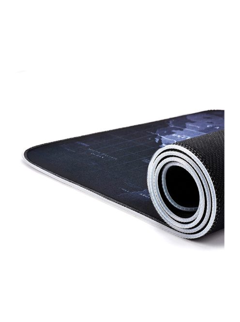 XXXL méretű világító gamer egérpad térkép designnal, LED világítással egy gamer asztalon