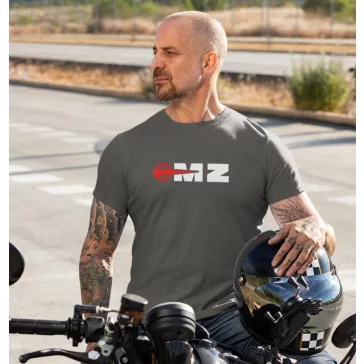MZ logo póló, Motorradwerke Zschopau póló, retró motoros ajándék, veterán motor póló, NDK motoros ruházat, MK Kreatív