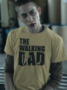 Walking Dad Vicces póló kisgyermekes apáknak.