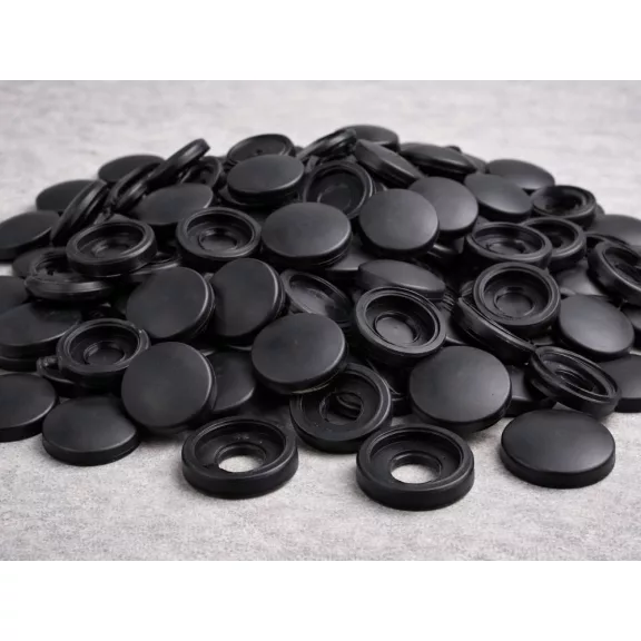 100 darabos fekete műanyag csavartakaró készlet, 13mm átmérővel
