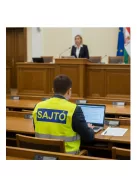 Láthatósági mellény SAJTÓ felirattal, sárga biztonsági mellény magyar újságíróknak, fényvisszaverő sajtó azonosító, eseménytudósító felszerelés.