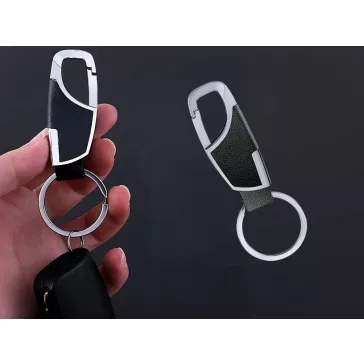 Fém kulcstartó, karabíner, műbőr betét, ezüst fekete, elegáns kulcstartó, kulcsrendszerező, ajándék kulcstartó, modern design