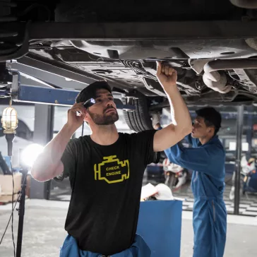 Check Engine póló, motorhiba jelző, vicces autós póló, autós ajándék