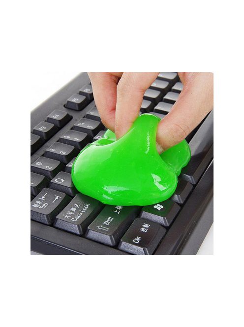 Elasztin gél billentyűzet tisztításához, ahogy épp port és morzsákat szed össze a billentyűk közül