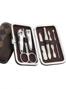 7 darabos manikűr és pedikűr készlet barna, cipzáras tokban, acél körömvágóval és reszelővel