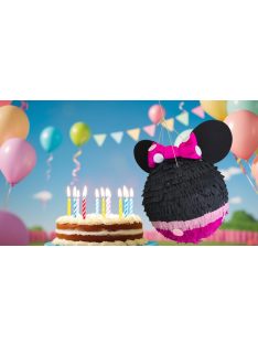 Pinyata Minnie édességekkel töltve egy vidám születésnapi bulin.