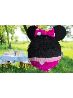 Pinyata Minnie édességekkel töltve egy vidám születésnapi bulin.