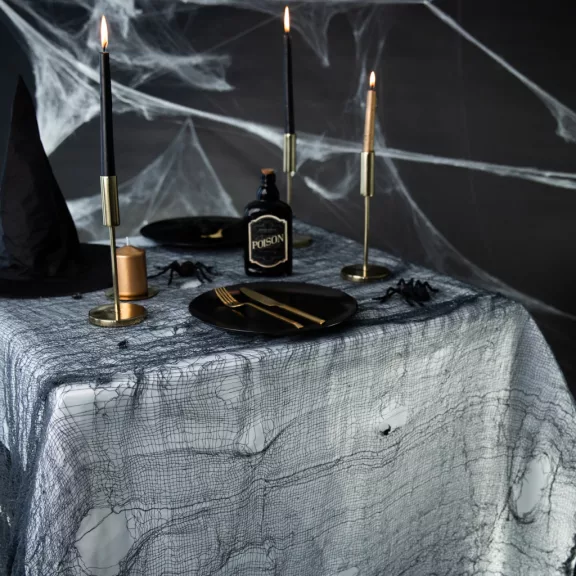 Szakadozott hatású fekete Halloween asztal- és helyiségdekoráció