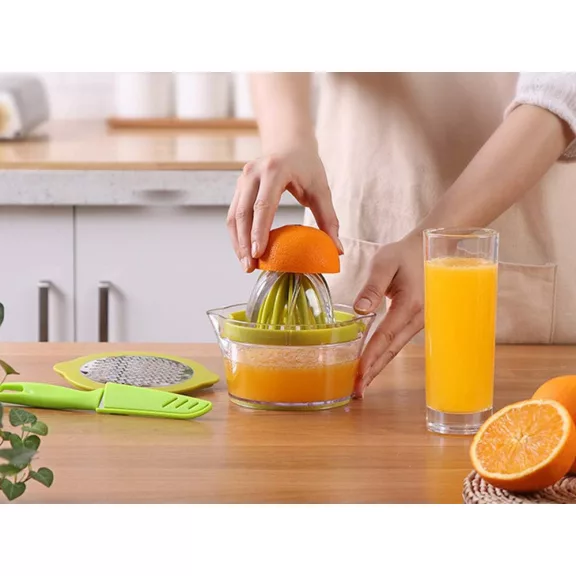 Kézi citrusfacsaró, 400 ml-es tartállyal, műanyag reszelővel, friss narancs- és citromlé készítéséhez.