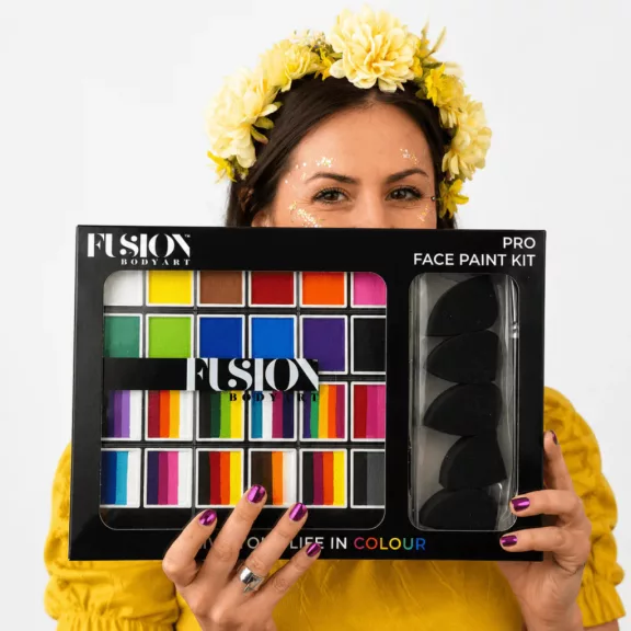 Fusion Body Art PRO Face Paint Kit komplett professzionális arcfestő készlet 24 féle festékkel ecsetekkel szivacsokkal és sablonokkal One Stroke arcfestéshez